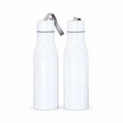 Blank stainless steel water bottle op een studioachtergrond