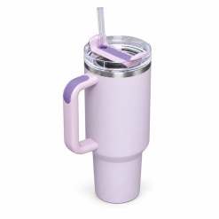 STAINLESS STEEL TUMBLER WITH LID 40oz op een studioachtergrond