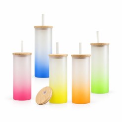 FROSTED GLASS WITH THERMAL TRANSFER PRINT op een studioachtergrond