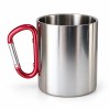 Silver Stainless steel mug with Carabiner handle RED op een studioachtergrond